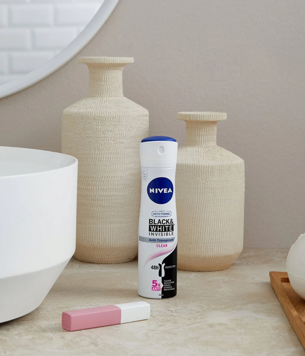 NIVEA Invisible For Black & White Clear - 6 X 150 Ml - Voordeelverpakking - Deodorant Spray 4 NIVEA Invisible For Black & White Clear - 6 X 150 Ml - Voordeelverpakking - Deodorant Spray - Afbeelding 2