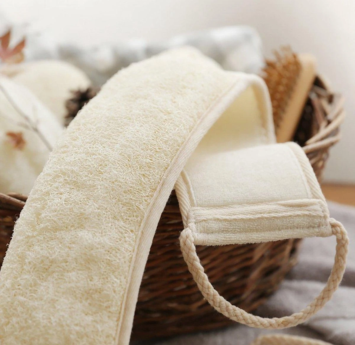 Merkloos Rug Spons Scrubber Van Loofah - Scrubborstel Doucheborstel Badborstel Massageborstel - Scrub Massage Douche & Bad Lichaam Borstel - Wit - 70cm 3 Merkloos Rug Spons Scrubber Van Loofah - Scrubborstel Doucheborstel Badborstel Massageborstel - Scrub Massage Douche & Bad Lichaam Borstel - Wit - 70cm