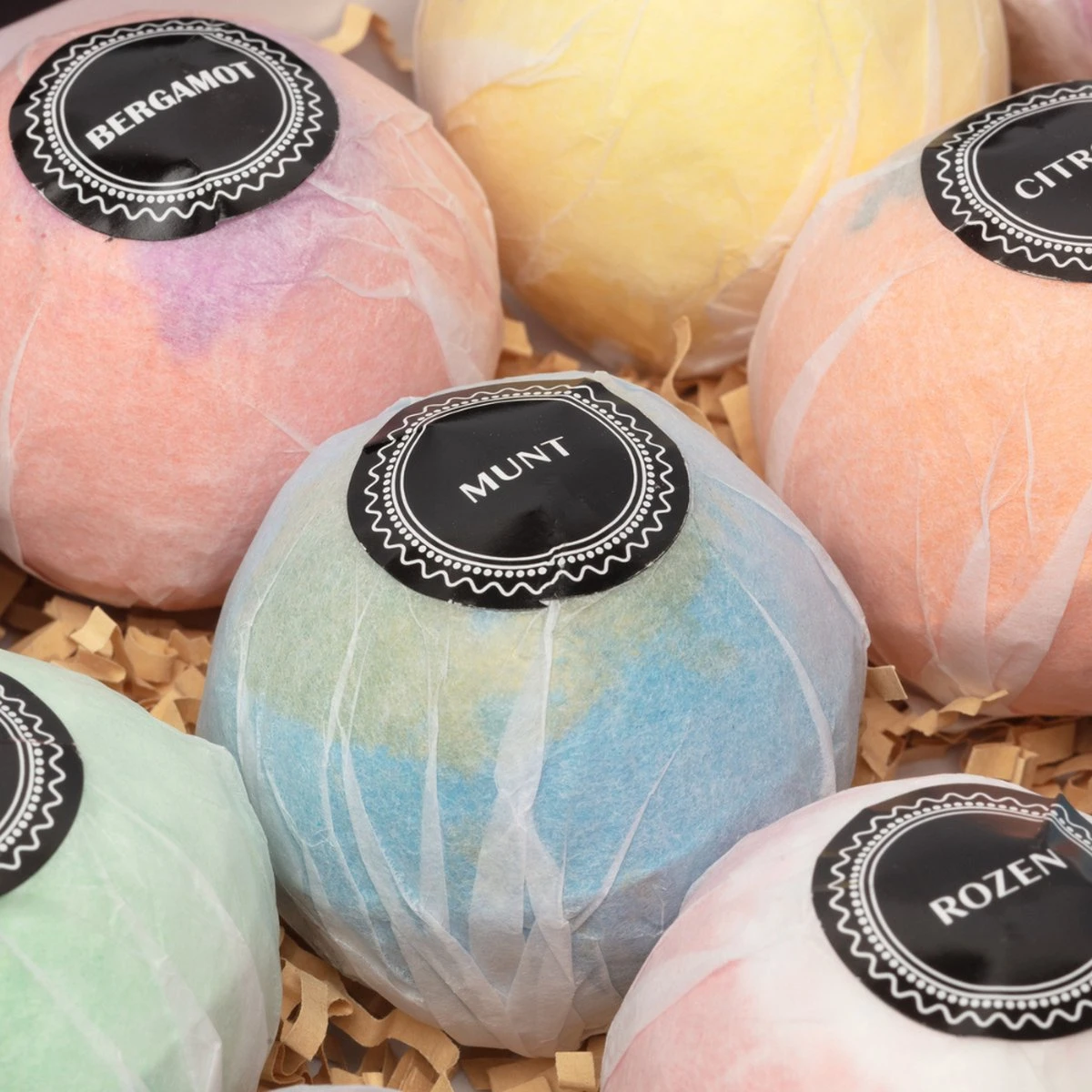 Bruisballen - 12 Stuks - XL Formaat - 12 Verschillende Geuren - Cadeau - 100 % Natuurlijk 7 Bruisballen - 12 Stuks - XL Formaat - 12 Verschillende Geuren - Cadeau - 100 % Natuurlijk - Afbeelding 5