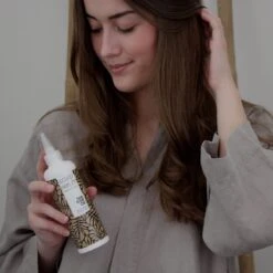 Australian Bodycare Scalp Serum 250 Ml - Hoofdhuid Bevochtiger Tegen Puistjes, Roos, Jeukende, Droge En Schilferende Hoofdhuid Gebaseerd Op Tea Tree Olie - Geschikt Voor De Verzorging Van De Hoofdhuid Voor Mensen Met Psoriasis Of Eczeem -Verzorgingsproducten Verkoop 1200x1200 1380