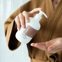 Naïf Verzorgende Handlotion – Plasticvrij – Handverzorging - 340ml - Met Natuurlijke Ingrediënten -Verzorgingsproducten Verkoop 1200x1200 293