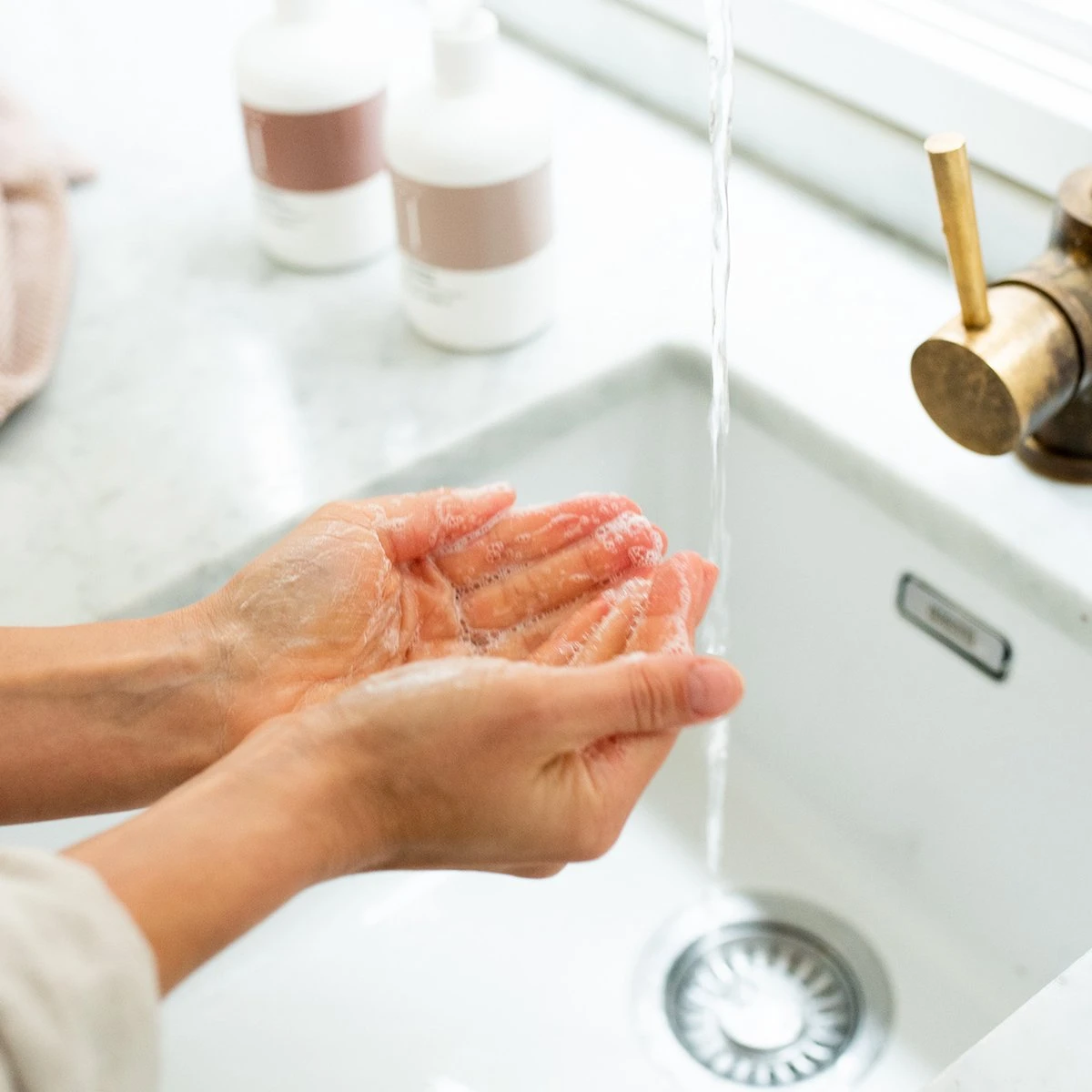 Naïf Reinigende Handzeep - Handverzorging - 2 X 340ml - Met Natuurlijke Ingrediënten 5 Naïf Reinigende Handzeep - Handverzorging - 2 X 340ml - Met Natuurlijke Ingrediënten - Afbeelding 3