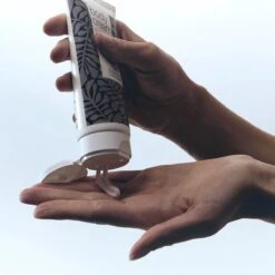 Australian Bodycare Body Cream 100 Ml - Intensieve Vochtinbrengende Crème Voor Zeer Droge & Beschadigde Huid - Met Actieve Ingrediënten Tea Tree Om De Natuurlijke Bacterieflora In Balans Te Houden En Toverhazelaar Voor Hydratatie Van De Huid -Verzorgingsproducten Verkoop 1200x1200 522