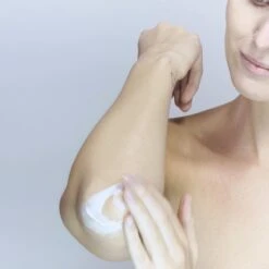 Australian Bodycare Body Cream 100 Ml - Intensieve Vochtinbrengende Crème Voor Zeer Droge & Beschadigde Huid - Met Actieve Ingrediënten Tea Tree Om De Natuurlijke Bacterieflora In Balans Te Houden En Toverhazelaar Voor Hydratatie Van De Huid -Verzorgingsproducten Verkoop 1200x1200 524