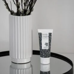 Australian Bodycare Body Cream 100 Ml - Intensieve Vochtinbrengende Crème Voor Zeer Droge & Beschadigde Huid - Met Actieve Ingrediënten Tea Tree Om De Natuurlijke Bacterieflora In Balans Te Houden En Toverhazelaar Voor Hydratatie Van De Huid -Verzorgingsproducten Verkoop 1200x1200 525