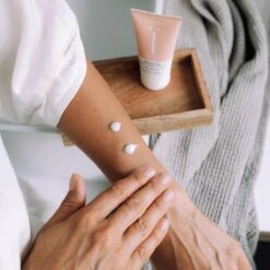 Naïf Herstellende Alles-In-Éen Crème - Helpt Tegen Droge Plekjes - Huidverzorging - 50ml - Met Natuurlijke Ingrediënten -Verzorgingsproducten Verkoop 1200x1200 552