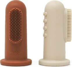 Mushie Finger Toothbrush Clay/Sand - Vingertandenborstel Baby - 2 Stuks Per Verpakking - Tandenborstel Siliconen -Verzorgingsproducten Verkoop 1200x1124
