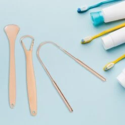 Nutty Green 3-Delige Tongschraper Set Inclusief Opbergcase - Tongreiniging Mondverzorging - Tongreiniger Mondhygiëne - RVS Schraper Voor Schone Tong Reiniging - Tongborstel Tegen Slechte Adem - Zero Waste Lifestyle -Verzorgingsproducten Verkoop 1200x1200 343