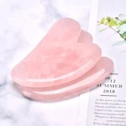 Merkloos Guasha© - Gua Sha Rozenkwarts Schraper - Massagehulpmiddel – Gezichtsmassage – Massage 9 Merkloos Guasha© - Gua Sha Rozenkwarts Schraper - Massagehulpmiddel – Gezichtsmassage – Massage -Verzorgingsproducten Verkoop 1200x1200 798