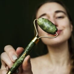 Sensage Jade Roller Met Gua Sha Steen | Massage | 100% Natuurlijk Groene Jade | Gezichtsroller | Face Roller | Roller | Gezichtsmassage | 4-delige Beauty Set -Verzorgingsproducten Verkoop 1200x1200 800