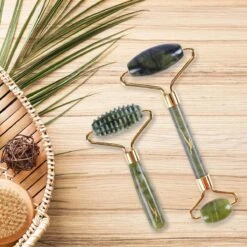 Sensage Jade Roller Met Gua Sha Steen | Massage | 100% Natuurlijk Groene Jade | Gezichtsroller | Face Roller | Roller | Gezichtsmassage | 4-delige Beauty Set -Verzorgingsproducten Verkoop 1200x1200 802