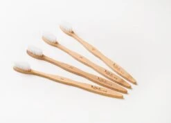 Bamboe Tandenborstel By Olive 4 St. Genummerd 100% Moso Bamboo 17 Bamboe Tandenborstel By Olive 4 St. Genummerd 100% Moso Bamboo -Verzorgingsproducten Verkoop 1200x866