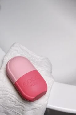 COLDCONTOUR - Skin Ice Roller Gezicht- Facial Icing- Roze - Aftersun- Cadeautip - Anti Rimpel- Ice Globes - Ijs Gezicht - Gezichtsmassage Roller - Huidverjongingsapparaat - Anti Aging- Cadeau 29 COLDCONTOUR - Skin Ice Roller Gezicht- Facial Icing- Roze - Aftersun- Cadeautip - Anti Rimpel- Ice Globes - Ijs Gezicht - Gezichtsmassage Roller - Huidverjongingsapparaat - Anti Aging- Cadeau -Verzorgingsproducten Verkoop 800x1200 5