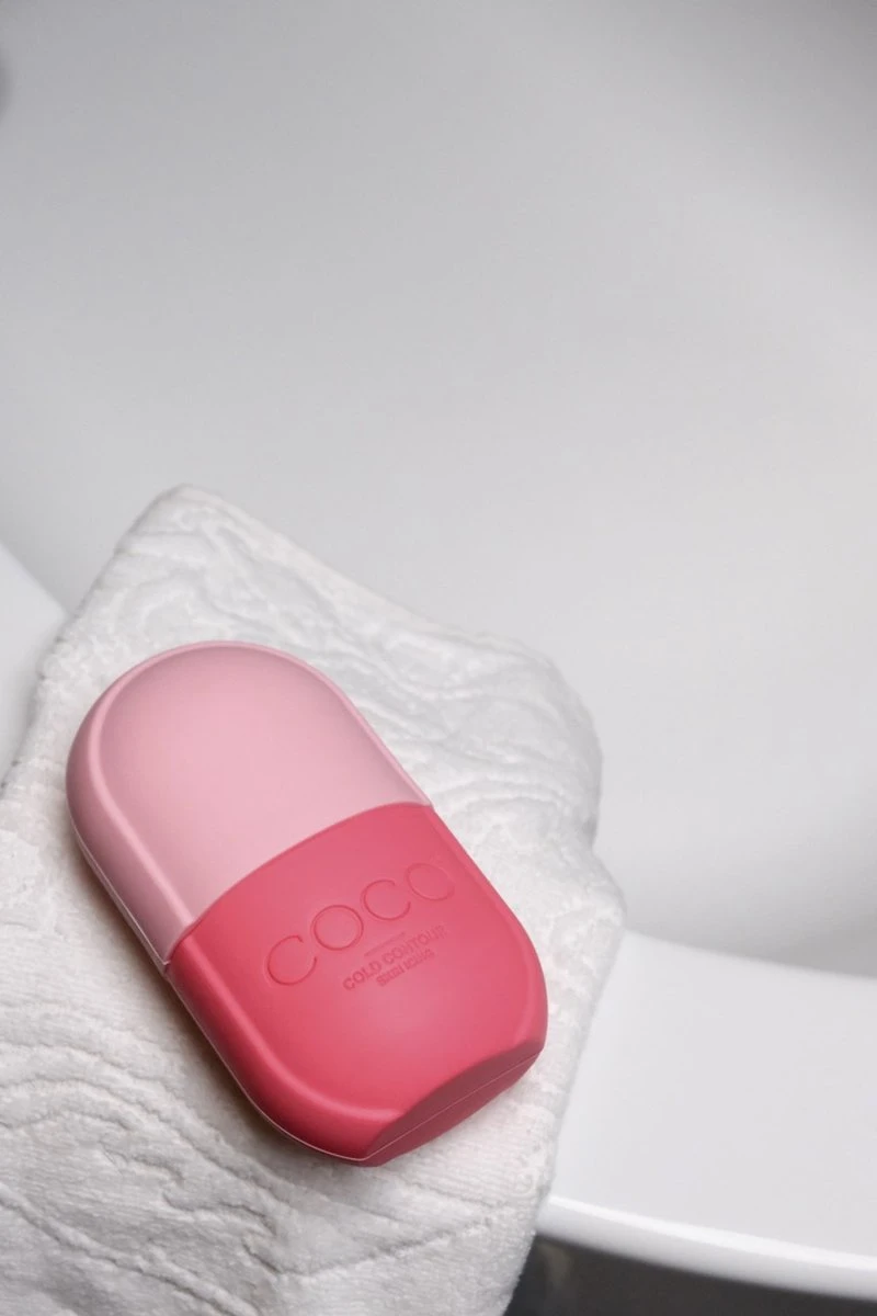 COLDCONTOUR - Skin Ice Roller Gezicht- Facial Icing- Roze - Aftersun- Cadeautip - Anti Rimpel- Ice Globes - Ijs Gezicht - Gezichtsmassage Roller - Huidverjongingsapparaat - Anti Aging- Cadeau 10 COLDCONTOUR - Skin Ice Roller Gezicht- Facial Icing- Roze - Aftersun- Cadeautip - Anti Rimpel- Ice Globes - Ijs Gezicht - Gezichtsmassage Roller - Huidverjongingsapparaat - Anti Aging- Cadeau - Afbeelding 8