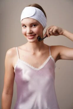 SkinTone® - Gezichtroller - 3D Massage Roller Gezicht - Gezichtsmassage Roller - Face Roller - Incl Opbergetui – Kaakroller – Massageroller - Face Lift - 3D Facelift – Kaakroller - Jade - Bindweefselmassage - Bindweefsel - Gezicht Spier – Milu - Tool -Verzorgingsproducten Verkoop 802x1200 4