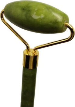 Queen Health | Jade Roller | Gezicht Massage | Verzorging Voor Je Huid En Tegen Wallen En Rimpels | 100% Jade Kristal | Zorgt Voor Jongere Uitstraling! -Verzorgingsproducten Verkoop 840x1200 1
